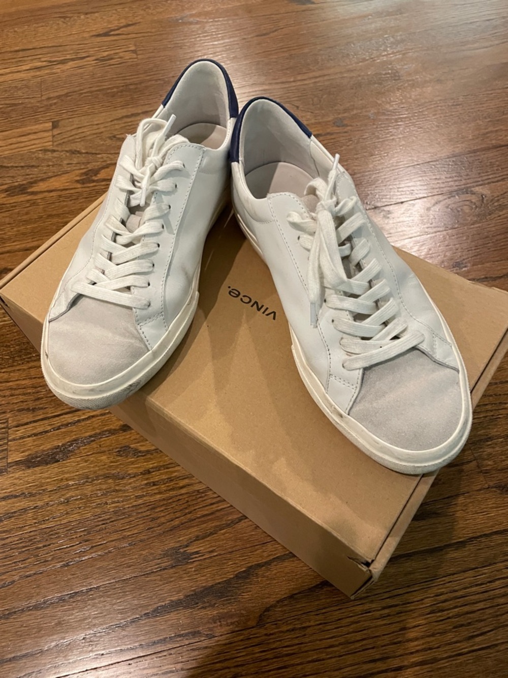 Vince White Low-Top Sneakers with Navy Heel Tab